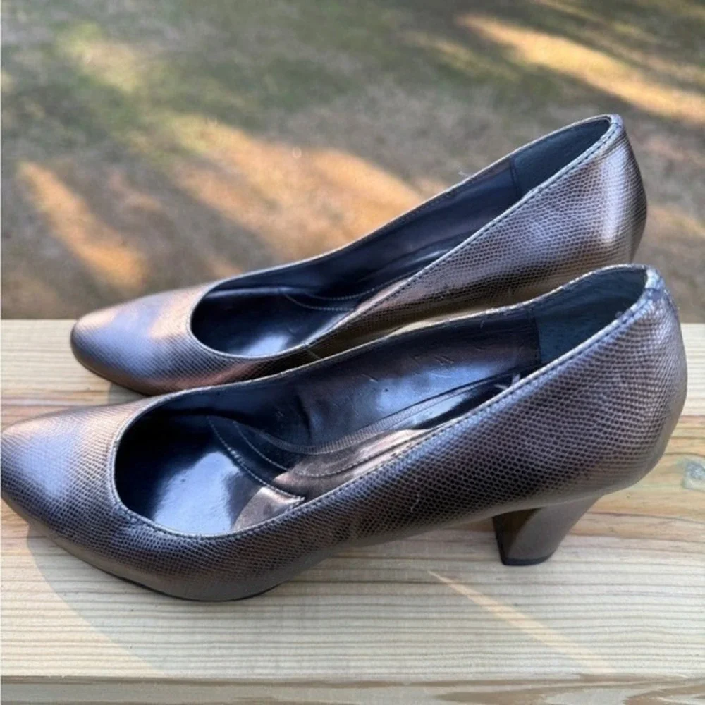 Naturalizer pumps featuring
